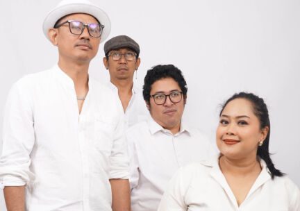 Usix Band Hati yang Terbuka